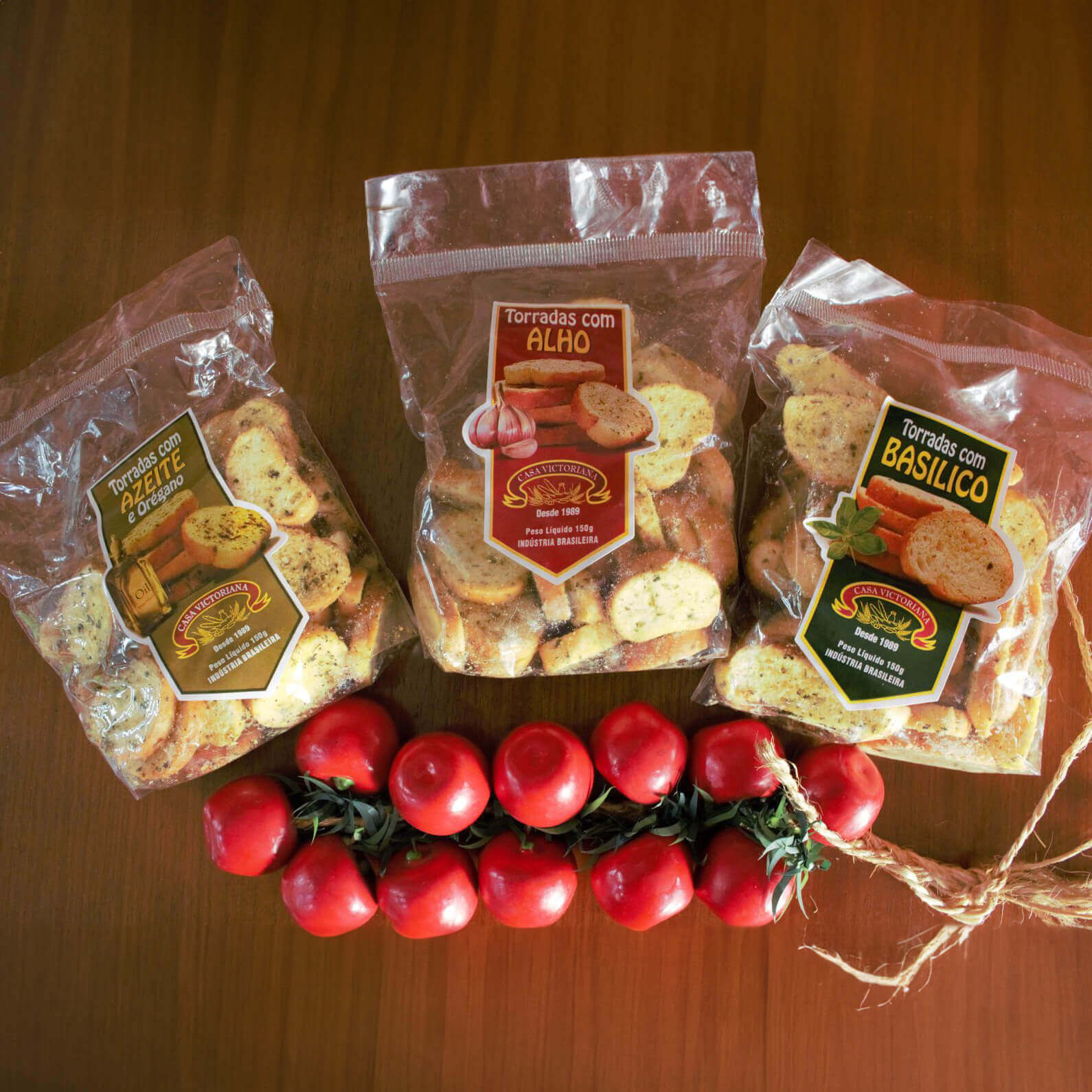 Pacotes de torradas Casa Vitoriana com tomates-cereja
